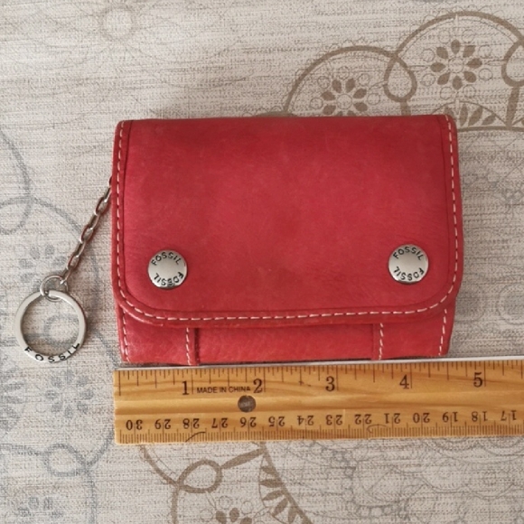 Fossil Red Leather Wallet with Keychain - Picture 1 of 6